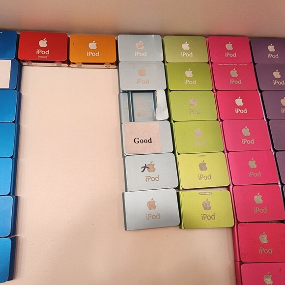 Apple iPod shuffle 2nd generation 1GB 2GB Various Color 1 Year warranty w/ acces - Picture 5 of 16